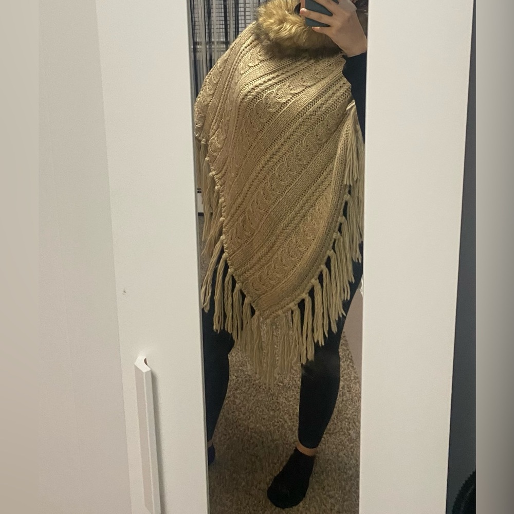 Knit poncho with fur